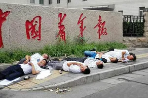 Cả nhà 7 người uống thuốc sâu tự tử vì bị “cướp” đất