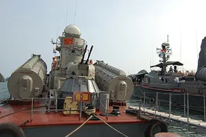 Các chiến sĩ hải quân hăng say huấn luyện sẵn sàng chiến đấu 