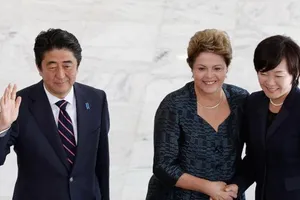 Đoàn xe Thủ tướng Nhật gặp tai nạn ở Brazil