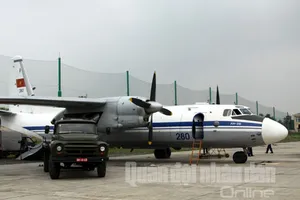 Chùm ảnh: Lính kỹ thuật chuẩn bị... thả 'chim sắt' lên trời