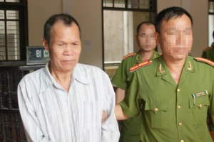 Đau lòng bé gái cho ông già quan hệ vì lời hứa 'cho đi làm cave'