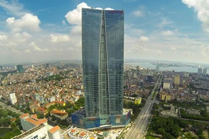 Thang máy rơi tự do, cách nào để toàn mạng?