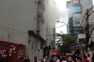 Hà Nội: Cháy lớn tại quán karaoke 7 tầng