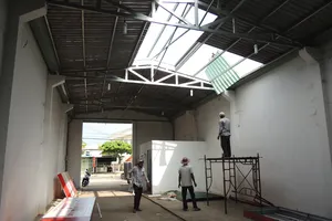 Đang tháo dỡ đại lý bia ở Bến Tre của con trai ông Trần Văn Truyền