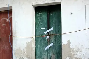 Phát hiện đôi nam nữ 9X ôm nhau chết trên giường