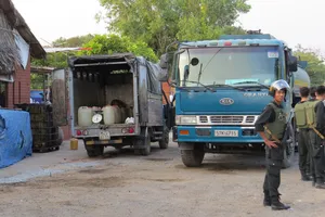 Bắt đường dây trộm cắp và tiêu thụ xăng máy bay