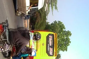 Bát nháo xe tết: Chỉ cần có khách là tấp vô liền