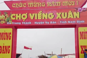 Chưa họp, chợ Viềng đã chật kín người