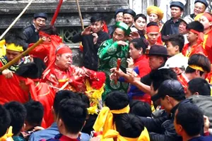 Sở Văn hóa vào cuộc vụ 'hỗn chiến' cướp lộc tại hội Gióng