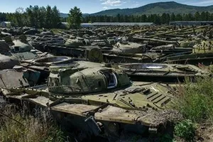 Tiếc ngẩn ngơ hàng trăm xe tăng Nga bị bỏ rơi