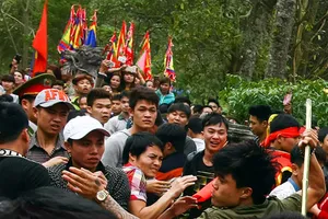 Phó Ban tuyên giáo Hà Nội: 'Cướp được lộc thánh là may mắn'