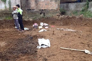 Đào móng nhà, hãi hùng phát hiện 11 bộ xương