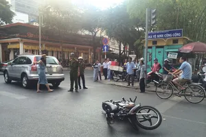 Xế hộp của diễn viên Thân Thúy Hà gặp nạn trên phố Sài Gòn