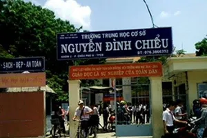 Nữ sinh lớp trưởng nhiều lần bị trùm đầu đánh hội đồng