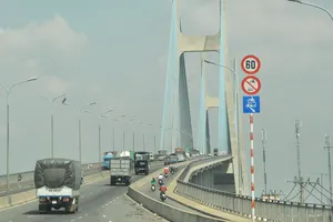 Đếm xe qua cầu Phú Mỹ