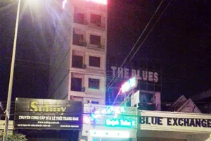 Thanh niên bị đánh bất tỉnh trước cửa quán karaoke