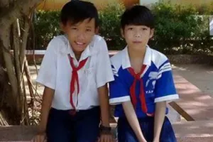 Hai học sinh nhặt được 5,5 chỉ vàng, trả lại người mất