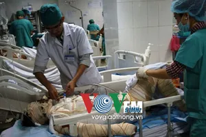 Nhảy vào biển lửa cứu con, người mẹ bị bỏng nguy kịch