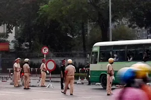 9h30 sáng nay lệnh cấm đường được dỡ bỏ, người dân đi lại bình thường