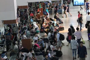 Bến xe miền Đông bắt đầu nghẹt người về quê sớm