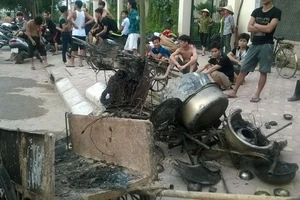 Cháy khủng khiếp trong đêm ở khu lán công nhân, 4.000 người tháo chạy