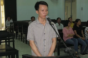 Lừa chạy việc kiêm luôn làm bằng giả, 12 năm tù