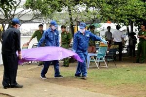 Đang uống cà phê, hoảng hồn phát hiện xác chết 