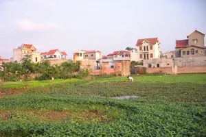 Tiếp xúc với người dân bị thu hồi đất mà rớt nước mắt