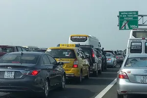 Lệ phí đăng ký xe dưới 10 chỗ không kinh doanh tăng hơn 5 lần