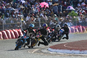 10.000 khán giả mãn nhãn với vòng đua tốc độ