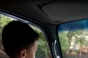 Xác minh bé trai 6 tuổi lái xe tải trong Clip