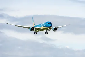 Bão Dujuan ảnh hưởng nhiều chuyến bay Vietnam Airlines