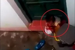 Tạm đình chỉ hai cô giáo bỏ mặc bé mầm non nhặt rác ăn