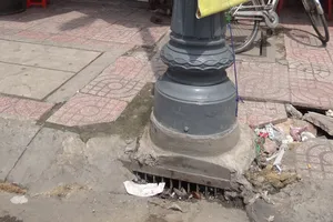 Phát hiện 'thủ phạm' gây ngập là cái… trụ đèn