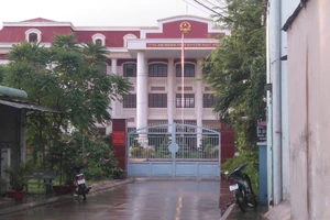 Kiểm điểm ba cán bộ tòa… quên thi hành án