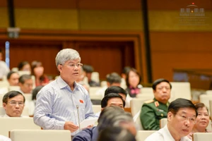 'Dân vật lộn kiếm từng đồng, cán bộ thì giàu lên nhanh chóng'