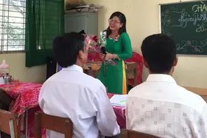 Nóng: Địa phương xin lỗi cô giáo chê cầu sập trên Facebook