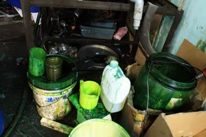 Cảnh báo dầu nhờn giả ở các tiệm sửa xe thay nhớt