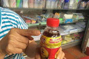 Đắk Lắk: Phát hiện chai trà Dr. Thanh có dị vật lạ