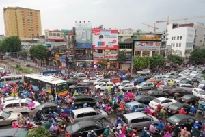 Hà Nội đề nghị xây dựng lộ trình hạn chế xe cá nhân