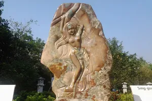 Chùm ảnh: Độc đáo tác phẩm điêu khắc đá Trấn Biên