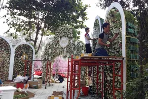 Choáng với đám gả con gái hoành tráng nhất miền Tây