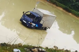 Xe tải tông văng xe máy, hai nữ công nhân tử nạn thương tâm