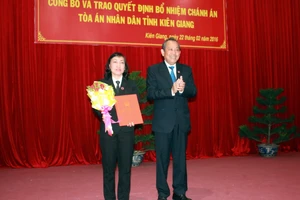 Trao quyết định bổ nhiệm chánh án TAND tỉnh Kiên Giang