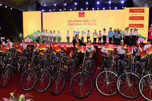 Bình Định: Trao 50 chiếc xe đạp cho học sinh nghèo hiếu học