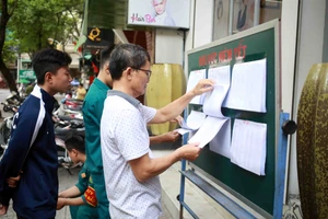 Quận 1: Nhiều cử tri tranh thủ giấc trưa đi bỏ phiếu