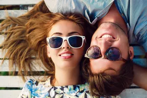 Vì sao các đôi hạnh phúc ít chia sẻ trên mạng xã hội