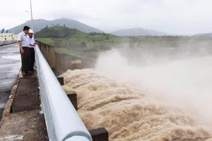 Phú Yên: Thủy điện đồng loạt xả lũ