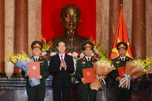 Chủ tịch nước trao quyết định thăng quân hàm cấp tướng