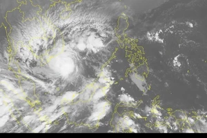 Bão Tembin giật cấp 14, 15 quét qua Trường Sa, DK1